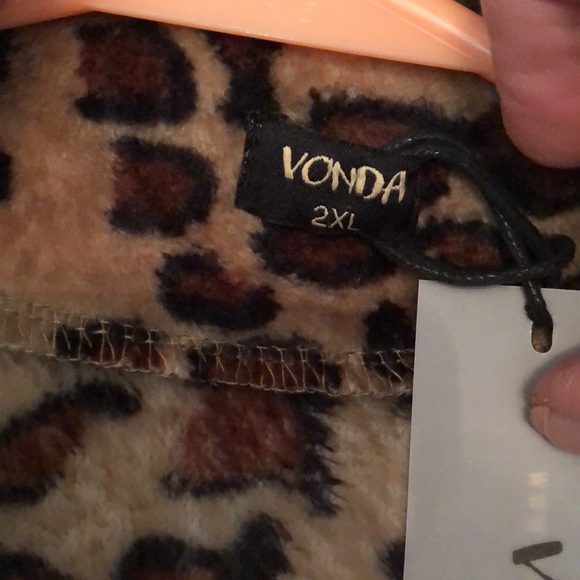 Cute Vonda jacket.. - Picture 2 of 4